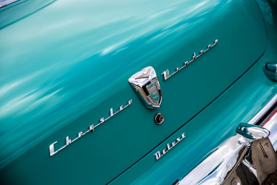 Логотип Chrysler Windsor Deluxe Sedan (C67) 1955 года  (фото 2 из 25)